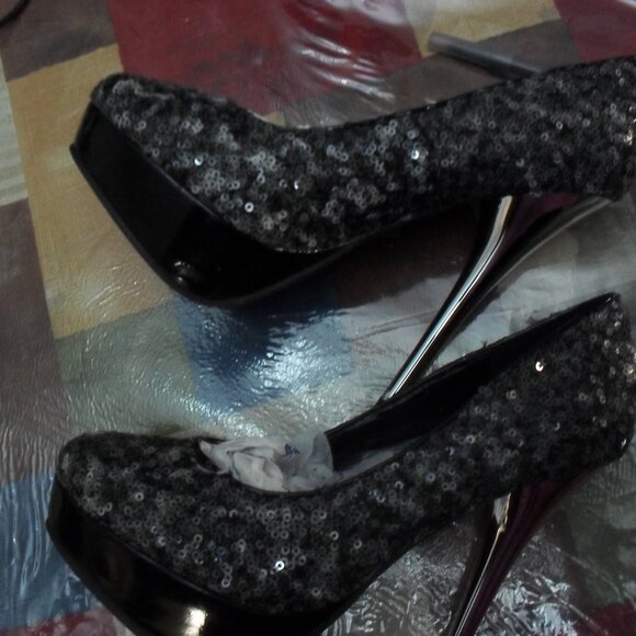 Women Grey/black sequins or sparkling silver closed-toe platform pump. - Picture 5 of 5